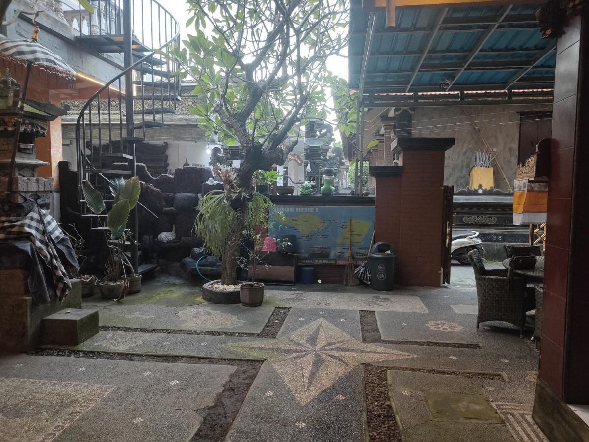 Dharma Homestay Падангбай Екстериор снимка