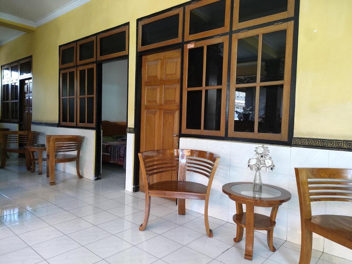 Dharma Homestay Падангбай Екстериор снимка