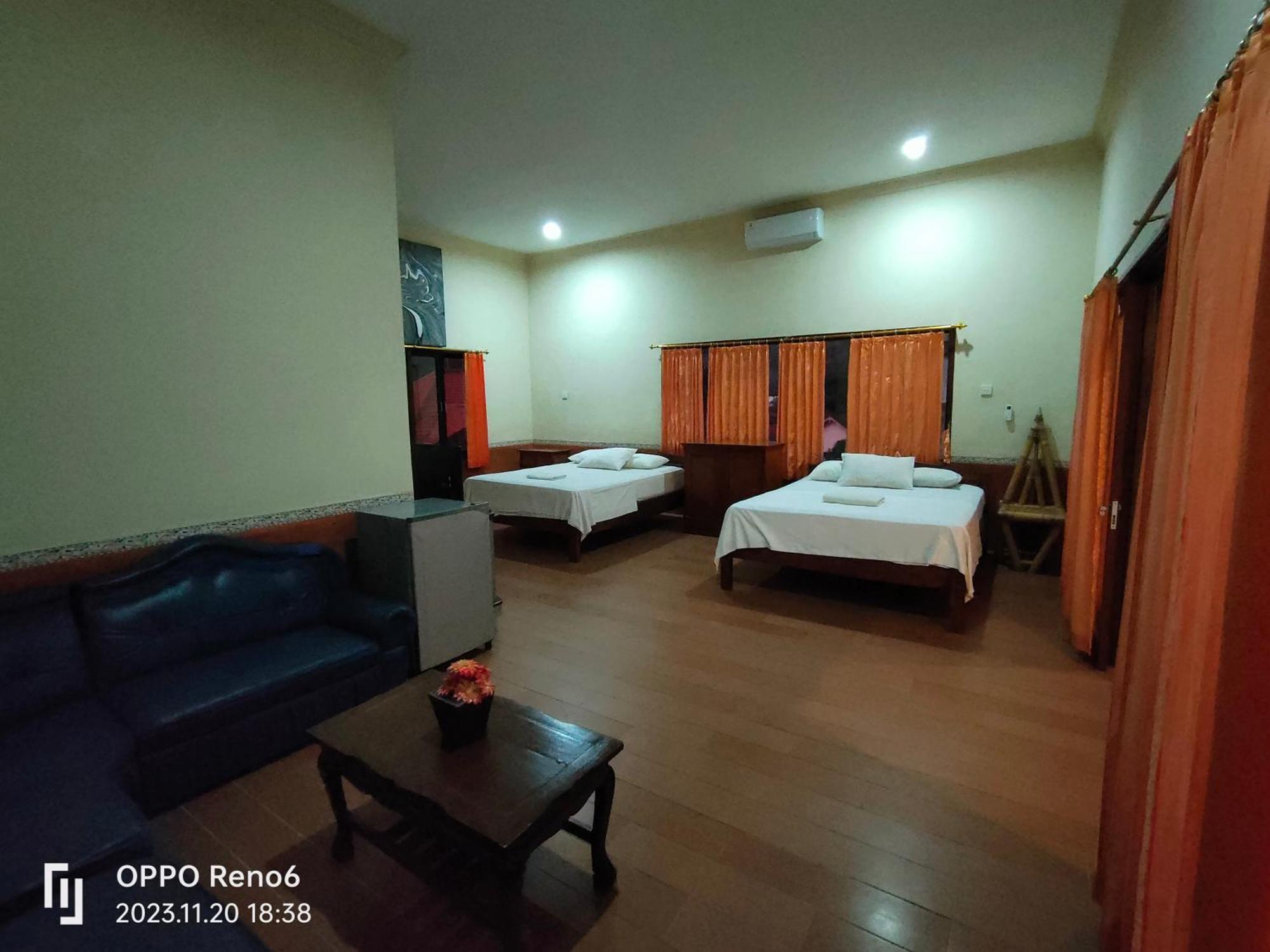 Dharma Homestay Падангбай Екстериор снимка